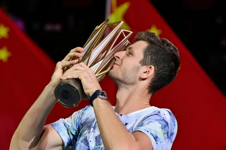 البولندي هوبرت هوركاتش يحرز لقب بطولة شنغهاي لكرة المضرب