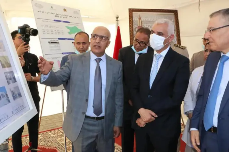 السيد خالد آيت الطالب يزور المركز المرجعي لرصد سرطان الثدي وعنق الرحم ببني ملال