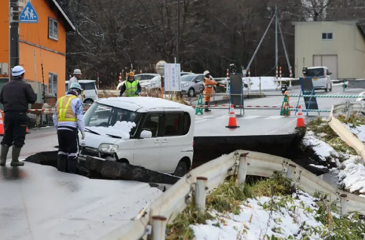 اليابان.. زلزال بقوة 7,5 درجات وتحذيرات من "تسونامي"
