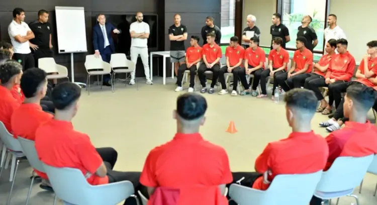 بعثة المنتخب المغربي لأقل من 17 سنة تتوجه في رحلة مباشرة إلى الجزائر