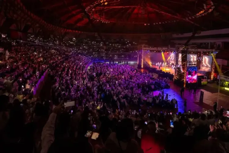 المايسترو أمين بودشار يحلق بجمهور باريس على إيقاع الأنغام الكلاسيكية