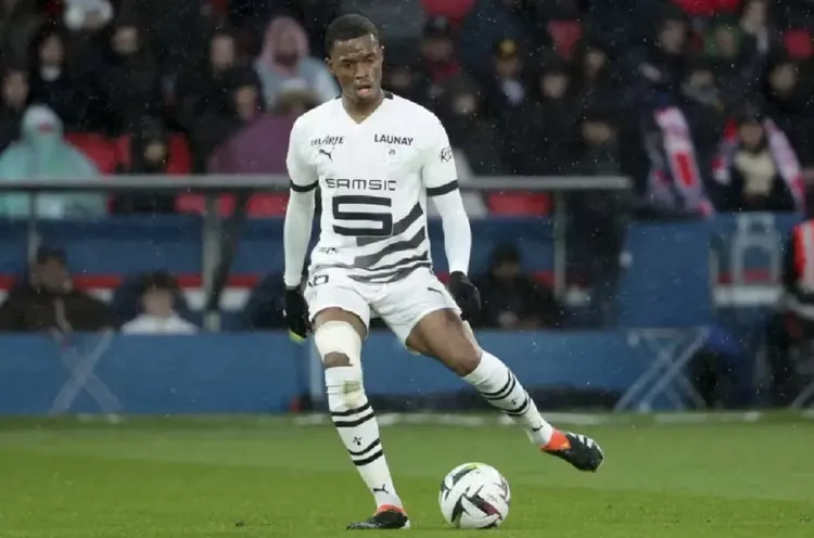 بطولة ألمانيا: ليفركوزن يضم المدافع الفرنسي الشاب بيلوسيان