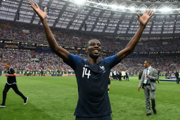 الفرنسي بليز ماتويدي يعلن نهاية مسيرته الاحترافية في كرة القدم