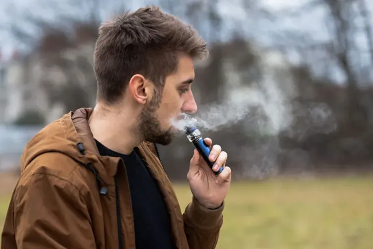 المفوضية الأوروبية تقترح حظر بيع السجائر الإلكترونية في دول الإتحاد الأوروبي