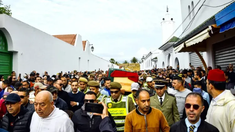 تشييع جثمان الوزير الأسبق ورجل الثقافة الراحل محمد بن عيسى