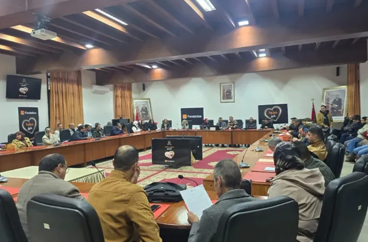 مؤسسة "أورنج المغرب" تسلم معدات رقمية لمدرسة بالمضيق