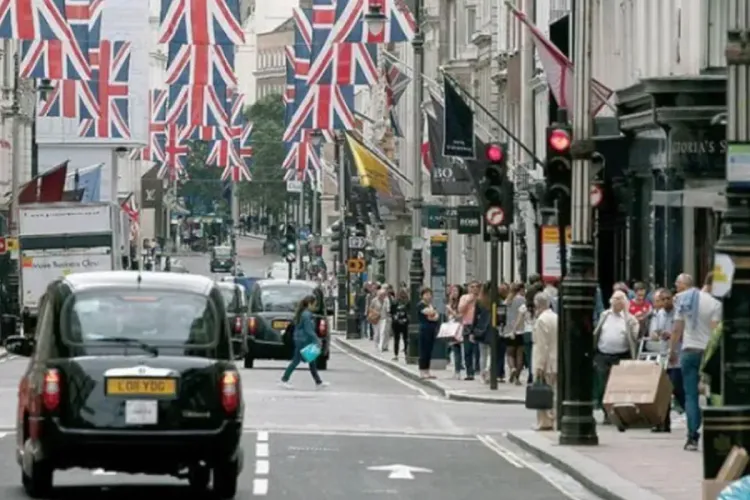 ارتفاع التضخم يسبّب انخفاض قيمة الأجور ببريطانيا