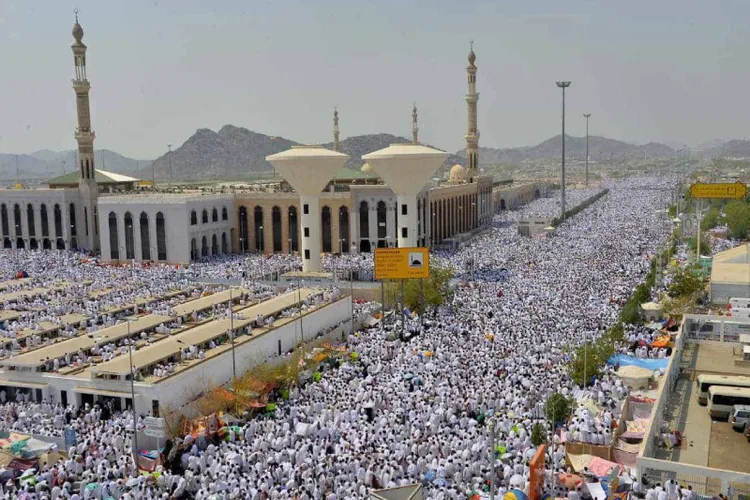 موسم الحج 2022 : بدء نفرة حجاج بيت الله الحرام من عرفات إلى مشعر مزدلفة