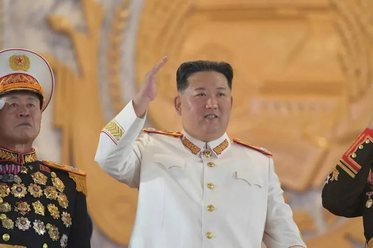 كيم جونغ أون زعيم كوريا الشمالية يتعهد بتعزيز القدرات النووية لبلاده