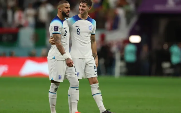 ضربة مزدوجة لمانشستر سيتي بإصابة مدافعيه ووكر وستونز قبل مواجهته المتصدر أرسنال