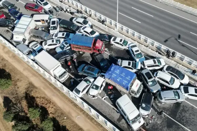 19 قتيلا و20 جريحا في حادث مروري بشرق الصين