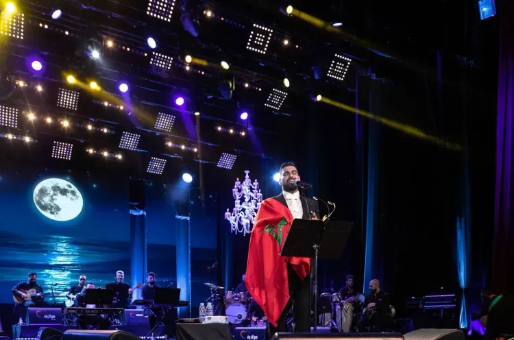 موازين 2024: الفنان اللبناني آدام يختتم فعاليات المهرجان بأداء عذب على أنغام رومانسية