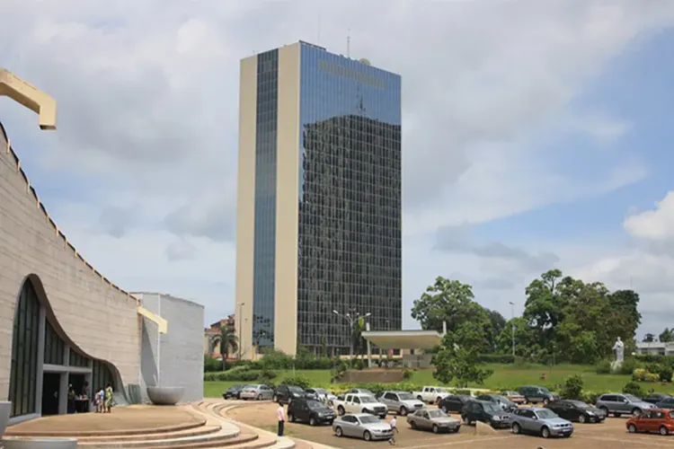 السنغال والبنك الإفريقي للتنمية يوقعان اتفاقيتي قرضين لتنمية الثروة الحيوانية وإنشاء طريق سيار جديد