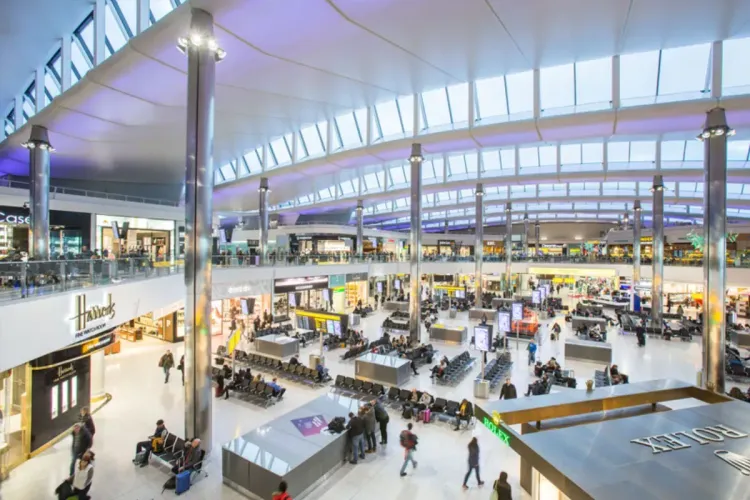 مطار هيثرو البريطاني يحد من عدد الركاب اليوميين في ظل نقص الموظفين