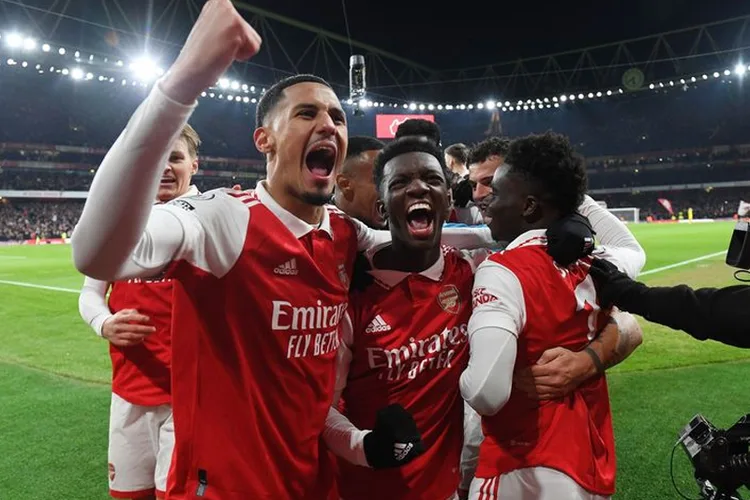 بطولة إنجلترا :أرسنال يعزز صفوفه بالمدافع البولندي كيفيور