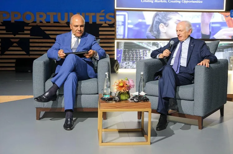 السيد أزولاي: لحظة تاريخية للصويرة التي يمكن أن تتحدث أخيرا بمليارات الدراهم