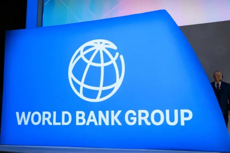 أوكرانيا.. البنك الدولي يعلق جميع برامج الدعم لبيلاروسيا وروسيا