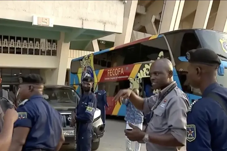 ملعب الشهداء ....جماهير الكونغو تقتحم الحصة التدريبية للمنتخب المغربي