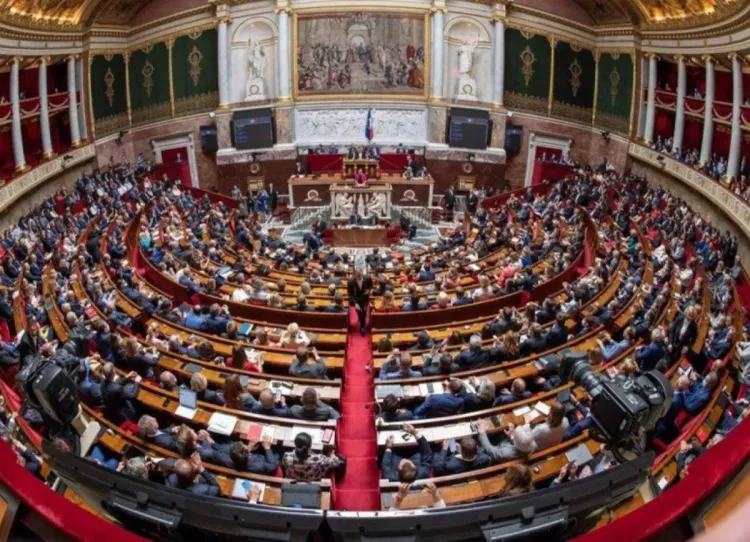 بشكل مفاجئ، اليسار يقترب من أن يكون القوة السياسية الأولى في فرنسا لكن دون أغلبية