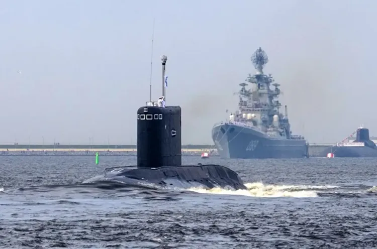 القوات الملكية الجوية بجهة العيون تقدم المساعدة ل12 مرشحا للهجرة غير النظامية من إفريقيا جنوب الصحراء