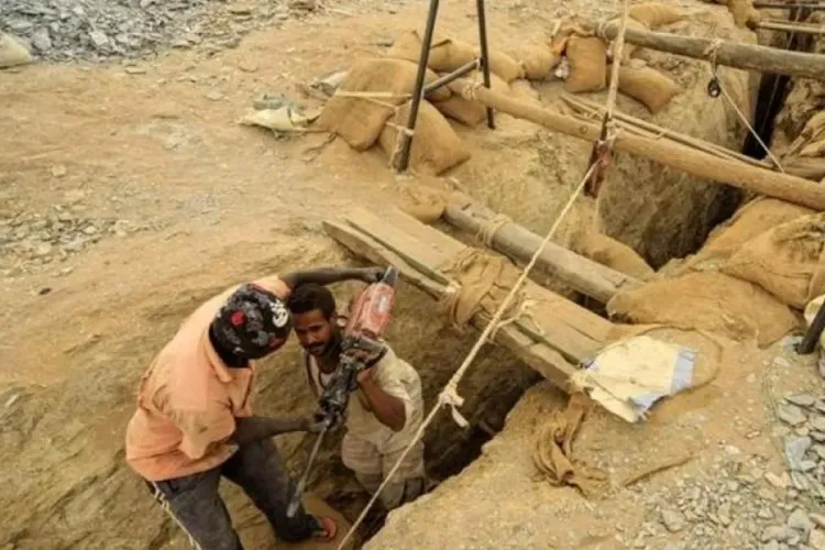 مقتل مدنيين في هجوم على منجم للذهب ببوركينا فاسو