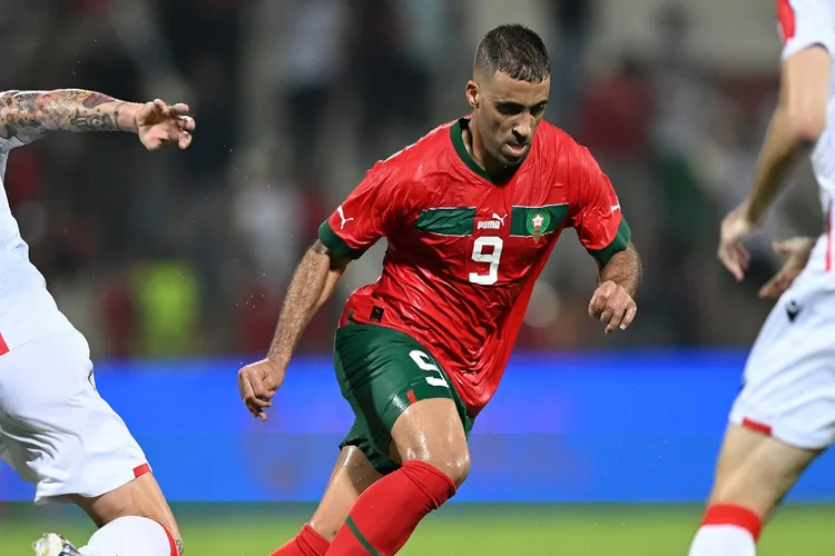 المغربي عبدالرزاق حمدالله يوقع رسميا لنادي الشباب السعودي
