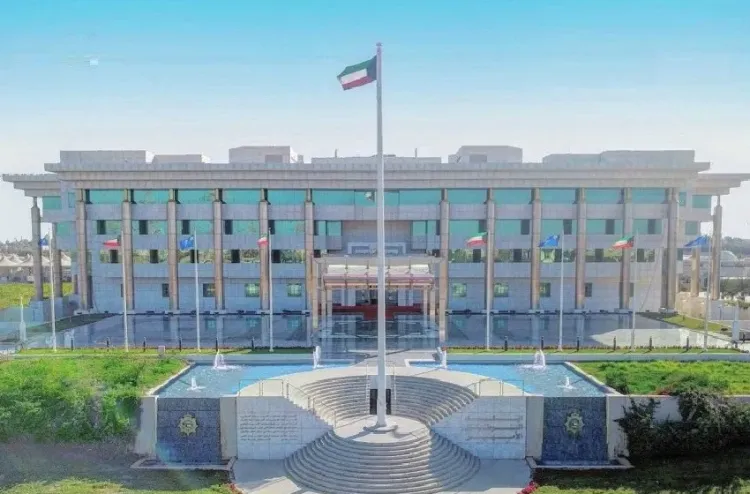 وزارة الداخلية الكويتية تعلن تفعيل نظام الإنذار المبكر في الحالات الطارئة عبر الأجهزة الذكية
