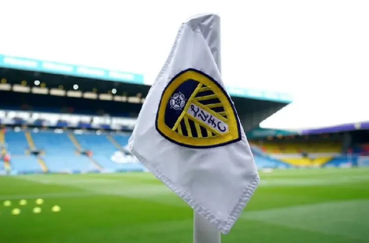 كأس إنجلترا لكرة القدم.. ليدز يدعو جماهيره إلى احترام اللاعبين لحظة الإفطار