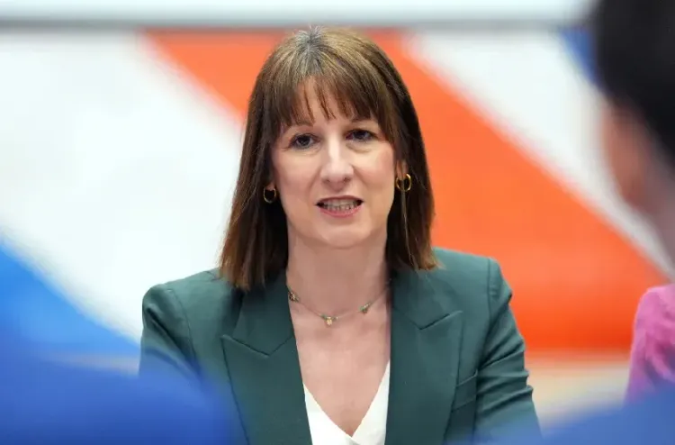 بريطانيا تدرس تقديم دعم موجه للأسر الأقل دخلا مع ارتفاع تكاليف الطاقة