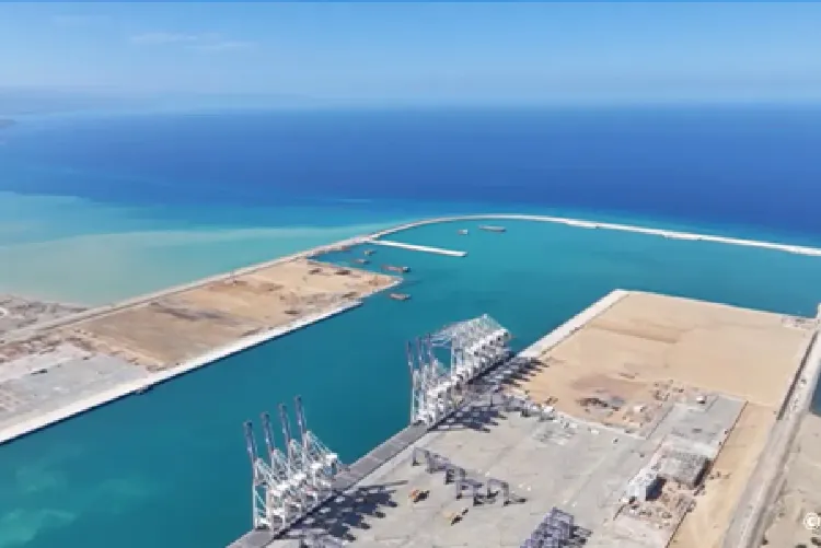 المشاريع المينائية الكبرى: جلالة الملك يضع التنمية المجالية وتحسين ظروف عيش الساكنة في صلب الدينامية الاقتصادية