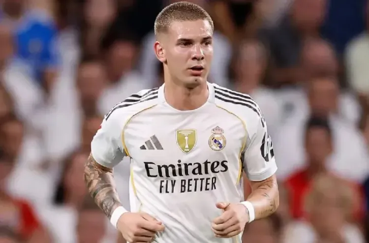 الدوري الإسباني.. إيقاف ماستانتونو لاعب ريال مدريد مباراتين بسبب سوء السلوك