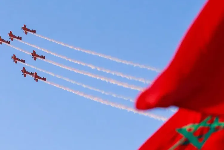 عيد العرش المجيد .. القوات المسلحة الملكية تنظم عروضا جوية وقفزات استعراضية بالمظلات