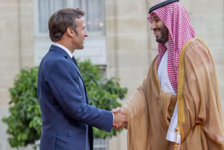 فرنسا والسعودية توقعان بباريس سلسلة من اتفاقيات التعاون