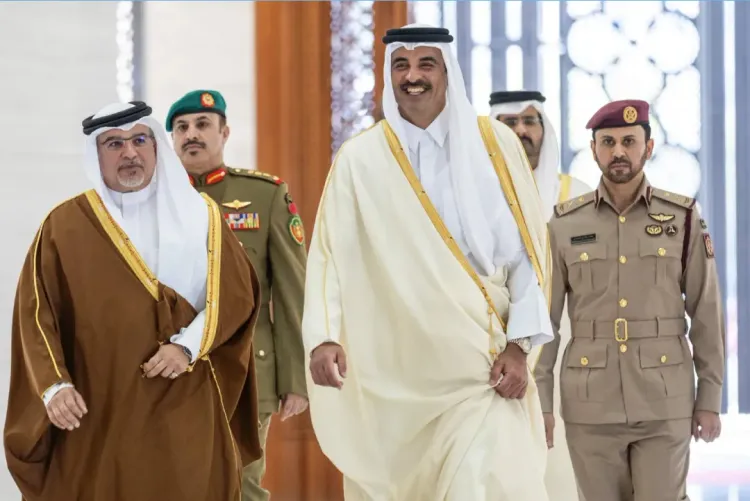 أمير قطر والعاهل البحريني يبحثان المواضيع الإقليمية والدولية ذات الاهتمام المشترك