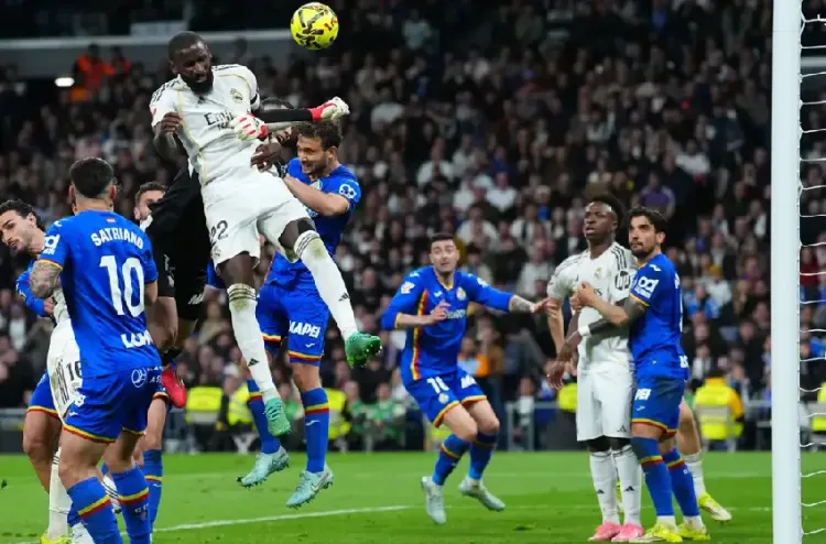 كرة القدم.. ريال مدريد ينهزم على أرضه أمام خيتافي (0-1)