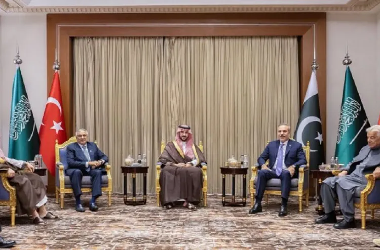 دول (حلف مكة) تعلن البدء الفوري لتوفير القوات والقدرات العسكرية ونشرها سريعا في السعودية (بيان مشترك)