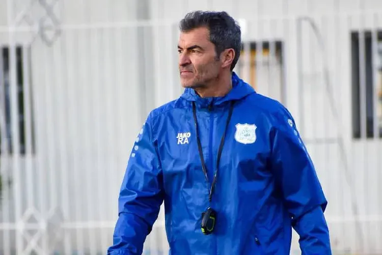 المغرب الفاسي يعين البرتغالي روي ألميدا مدربا للفريق الأول