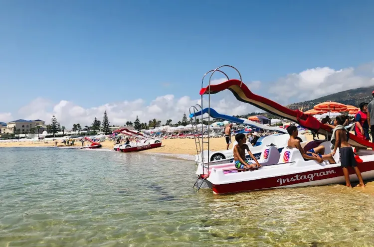 رفع اللواء الأزرق بميناء مارينا سمير وأربعة شواطئ تابعة لعمالة المضيق الفنيدق