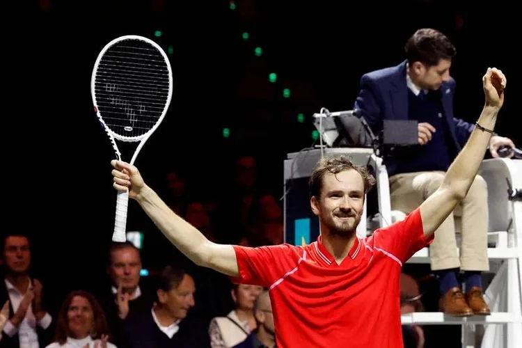 دورة روتردام لكرة المضرب 2023: الروسي مدفيديف يتوج بالبطولة