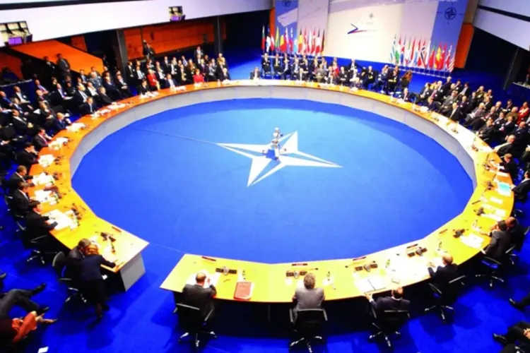 نزاع روسيا و أوكرانيا... الناتو يعزز تواجده العسكري في أوروبا الشرقية