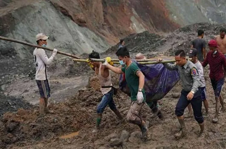 نيبال.. فقدان ما لا يقل عن 60 شخصا إثر سقوط حافلتين في نهر بسبب انهيار أرضي