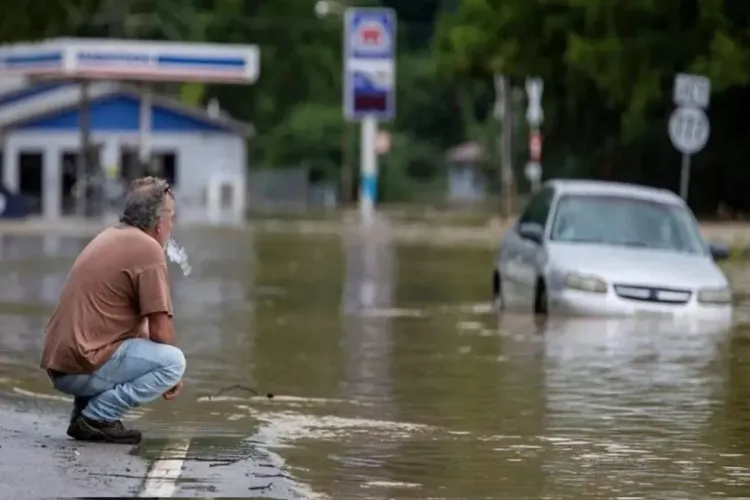 أمطار غزيرة تتسبب في فيضانات واسعة النطاق بالبرتغال
