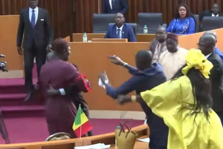 إدانة نائبين برلمانيين سنغالين من المعارضة بتهمة الاعتداء على زميلة لهما في الجمعية الوطنية