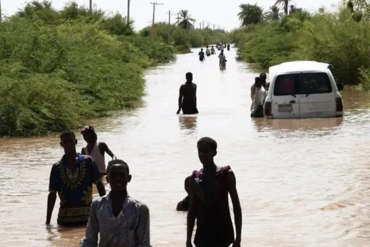 السودان : مقتل 52 شخصا وترحيل أزيد من 136 ألف جراء الأمطار الغزيرة