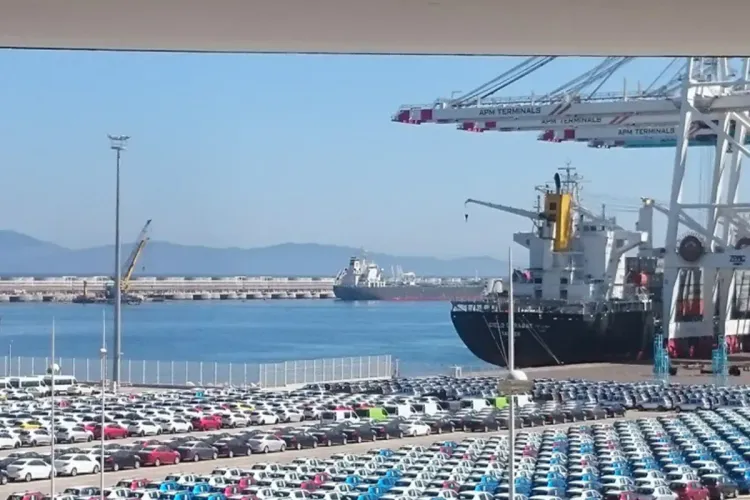 وفد برلماني بريطاني يزور المركب المينائي طنجة المتوسط