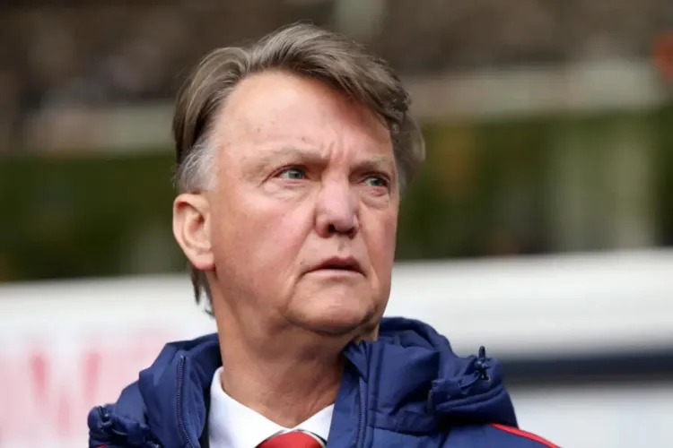 مدرب هولندا يعلن شفاءه من داء السرطان