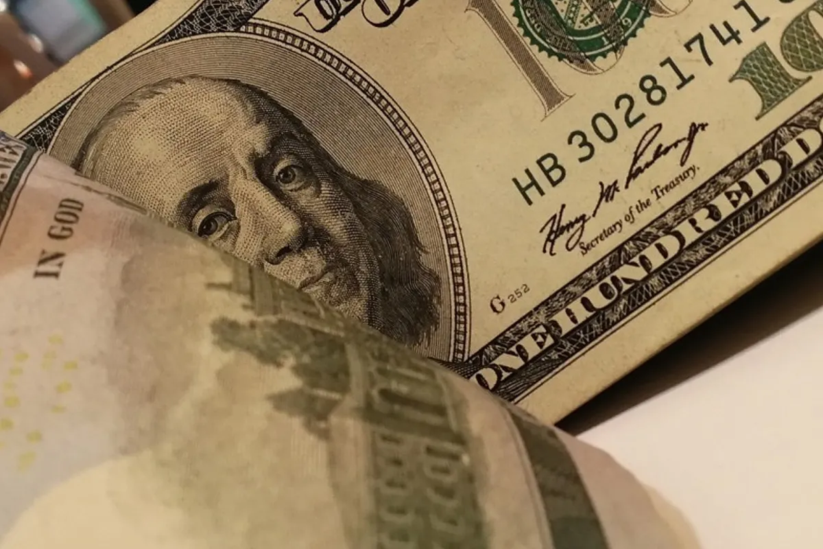 Le dollar atteint son plus haut niveau depuis l'été 2025, porté par la flambée des prix du pétrole