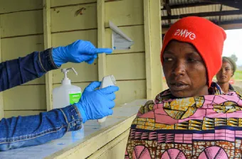 Ebola : l’Ouganda renforce les contrôles aux frontières après un premier cas de souche Bundibugyo