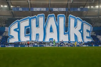 Football: Plus de 100.000 supporters célèbrent le retour de Schalke 04 en Bundesliga