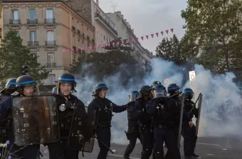 France: 57 policiers blessés dans des incidents après la finale PSG-Arsenal (ministre)